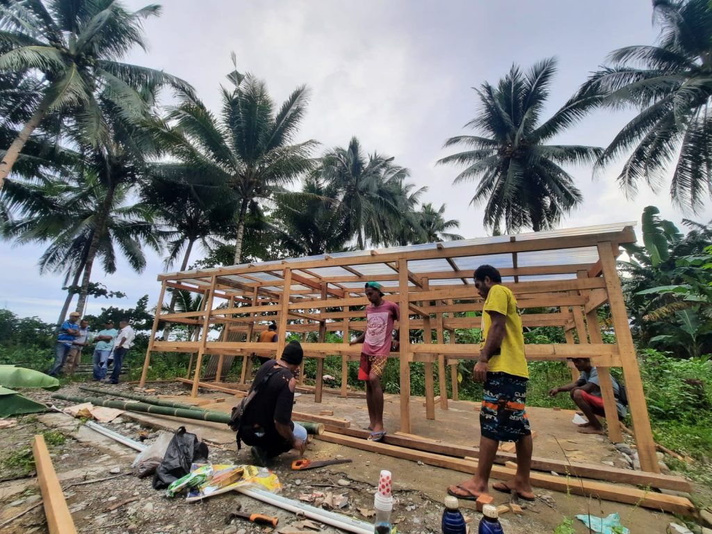 Rumah Garam: Kolaborasi Akademisi dan Masyarakat untuk Pemberdayaan Pesisir di Pulau Seram