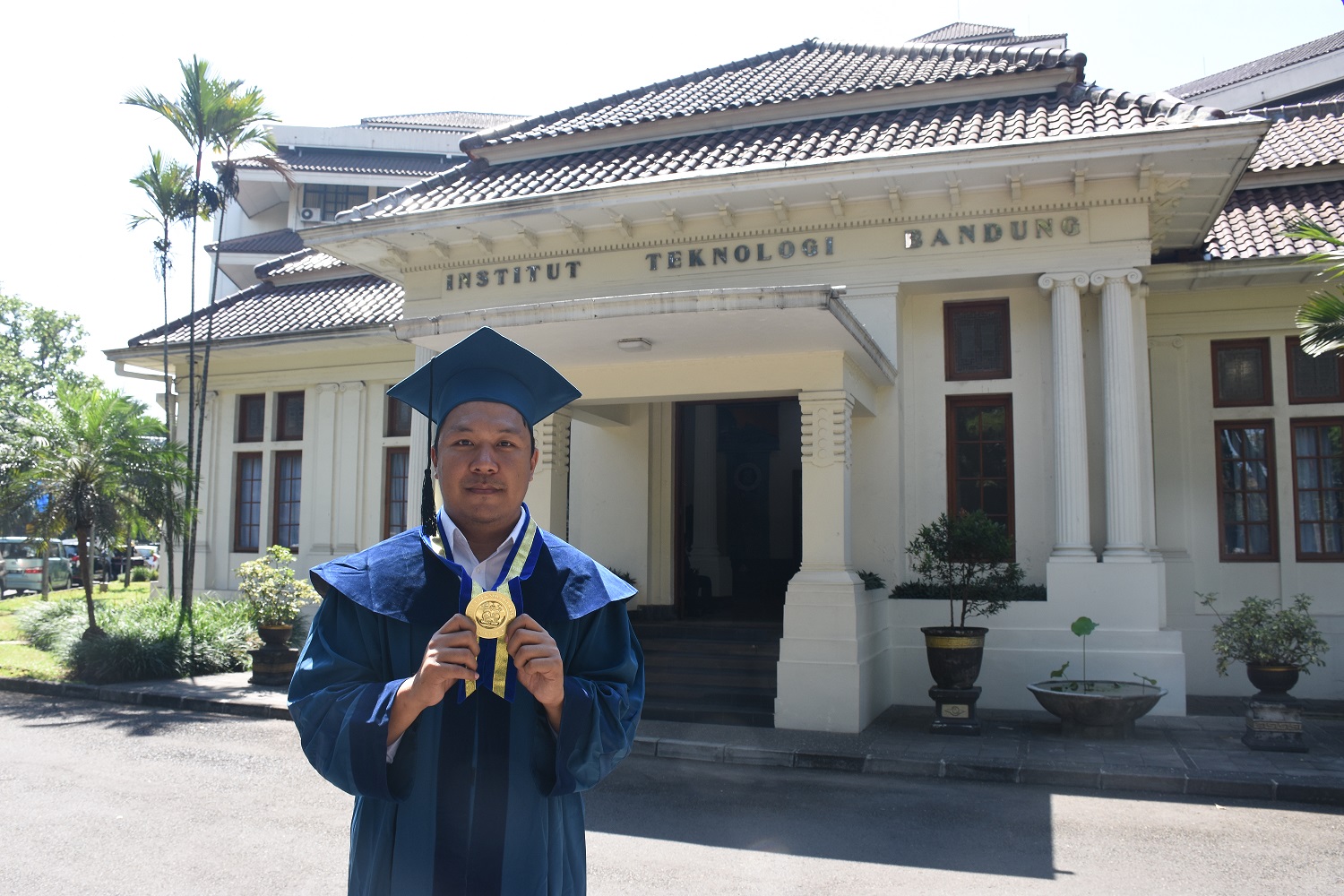 Angkat Disertasi tentang Gempa Bumi, Razar Hlaing Wisudawan Asal Myanmar Lulus Program Doktor ITB