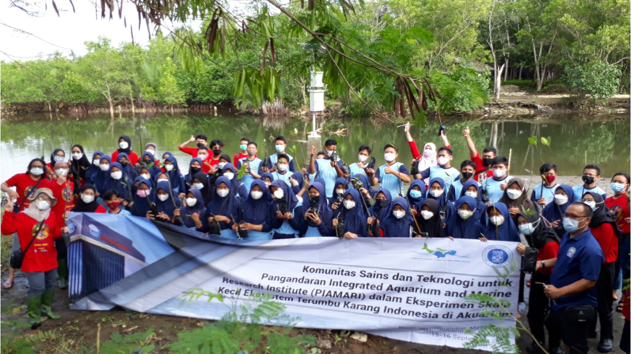 Lestarikan Lingkungan Pangandaran: Menanam Mangrove Di Estuari Bulak Setra