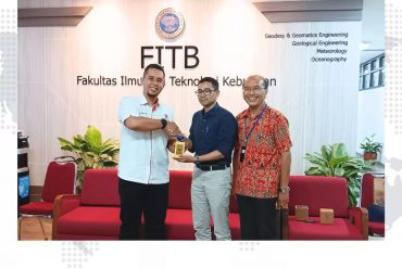 Sebanyak 6 peneliti, 27 pelajar, dan dekanat Fakulti Sains Bumi, Universiti Malaysia Kelantan (UMK) mengunjungi FITB dalam rangka Student Mobility Program