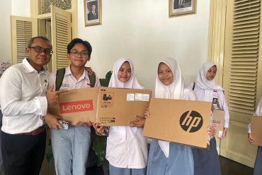 Bantuan Laptop Gubernur Jawa Barat untuk Mahasiswa ITB