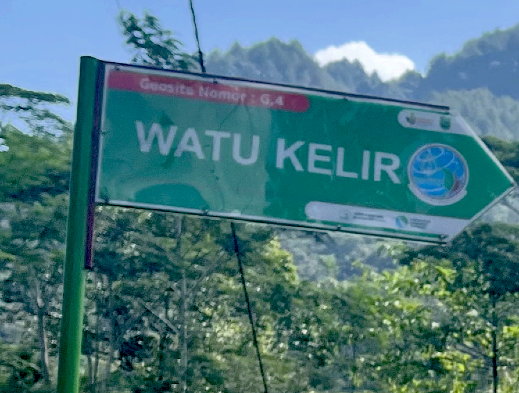 Menjelajahi Keajaiban Geologi di Watu Kelir, Karangsambung: Batu Bantal dan Sejarah Laut Dalam